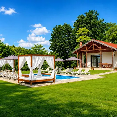 Луксозна вила ем парадайс 2 *