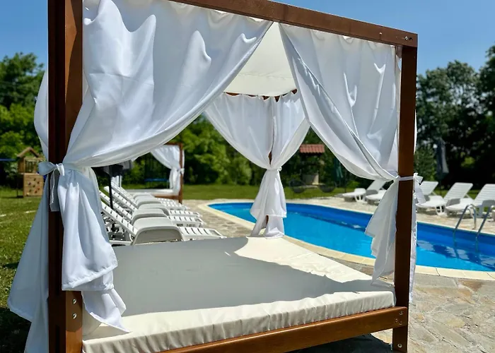 ем парадайс 2 וילה Tserova Koriya